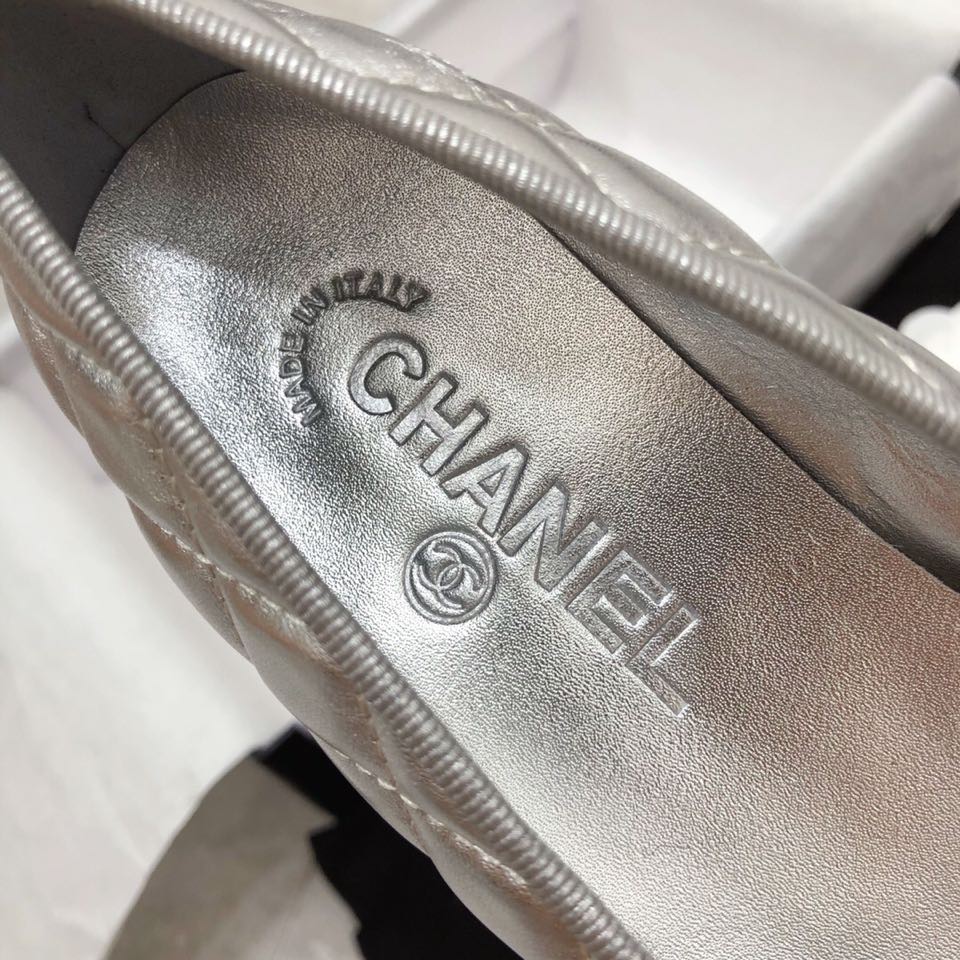 Жіночі лаконічні шкіряні балетки Chanel Ballet рожеві