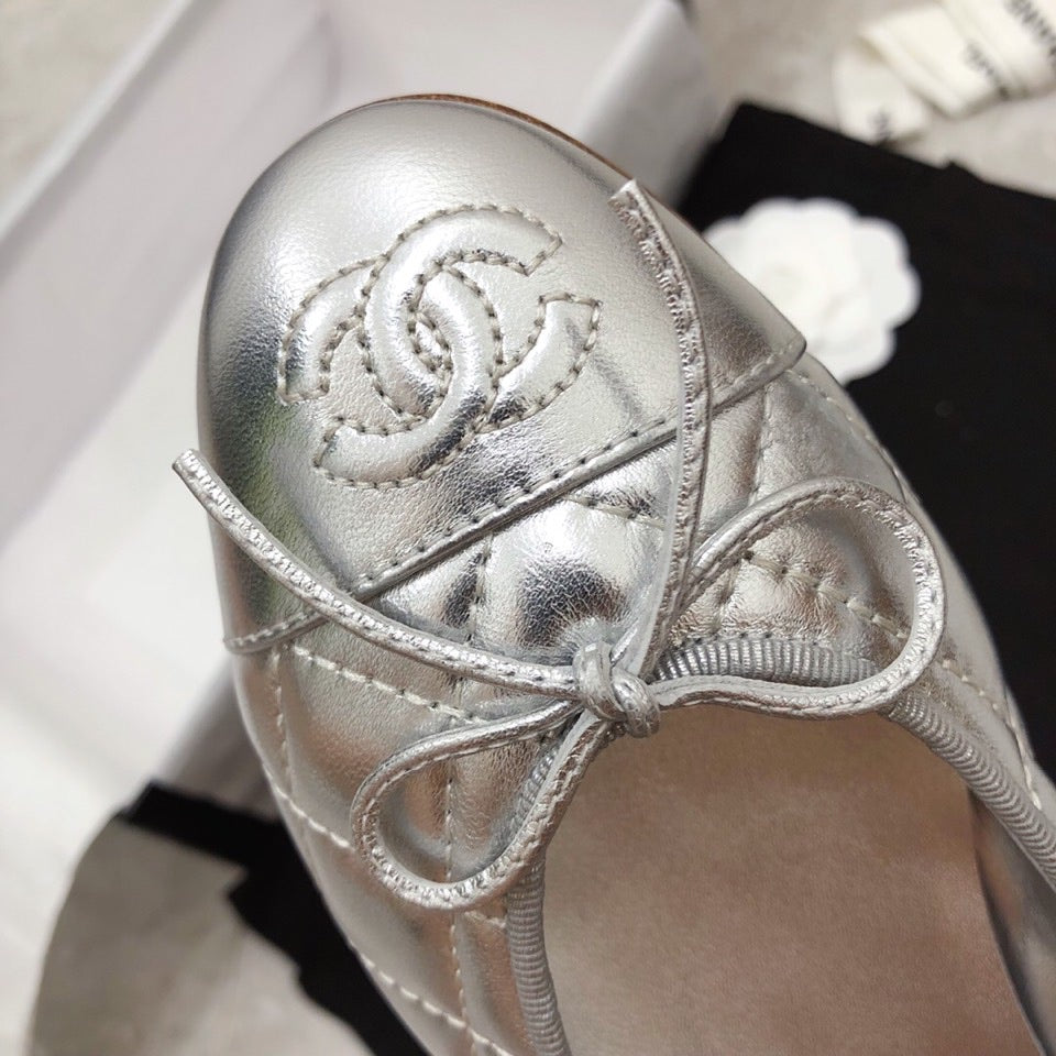 Жіночі лаконічні шкіряні балетки Chanel Ballet рожеві