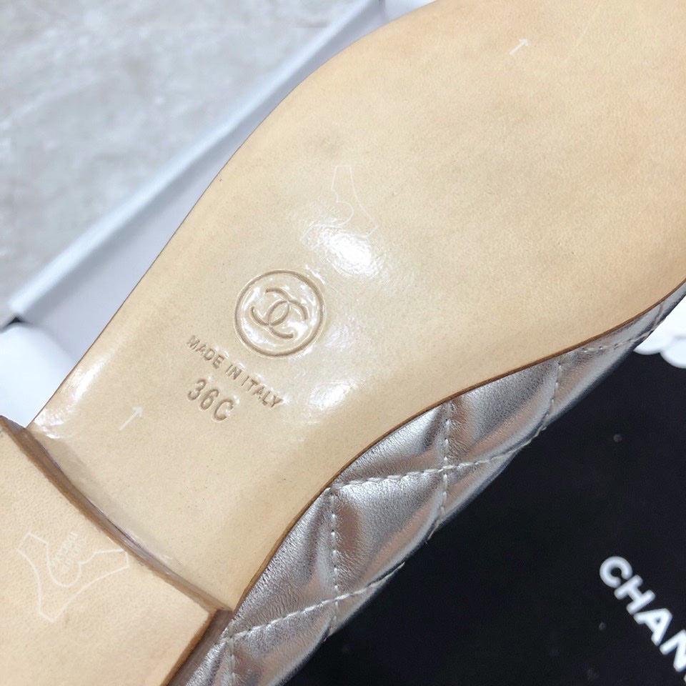 Жіночі лаконічні шкіряні балетки Chanel Ballet рожеві