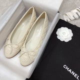 Жіночі лаконічні шкіряні балетки Chanel Ballet