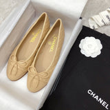 Жіночі лаконічні шкіряні балетки Chanel Ballet