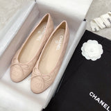 Жіночі лаконічні шкіряні балетки Chanel Ballet