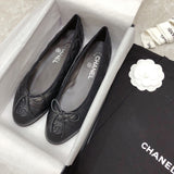 Жіночі лаконічні шкіряні балетки Chanel Ballet
