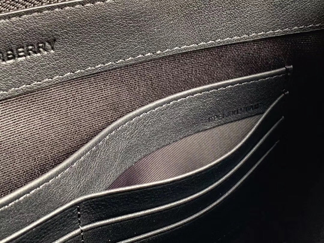 Клатч Burberry TB із зернистої натуральної шкіри — фото 8