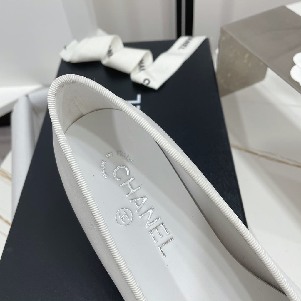 Жіночі лаконічні шкіряні балетки Chanel Ballet рожеві