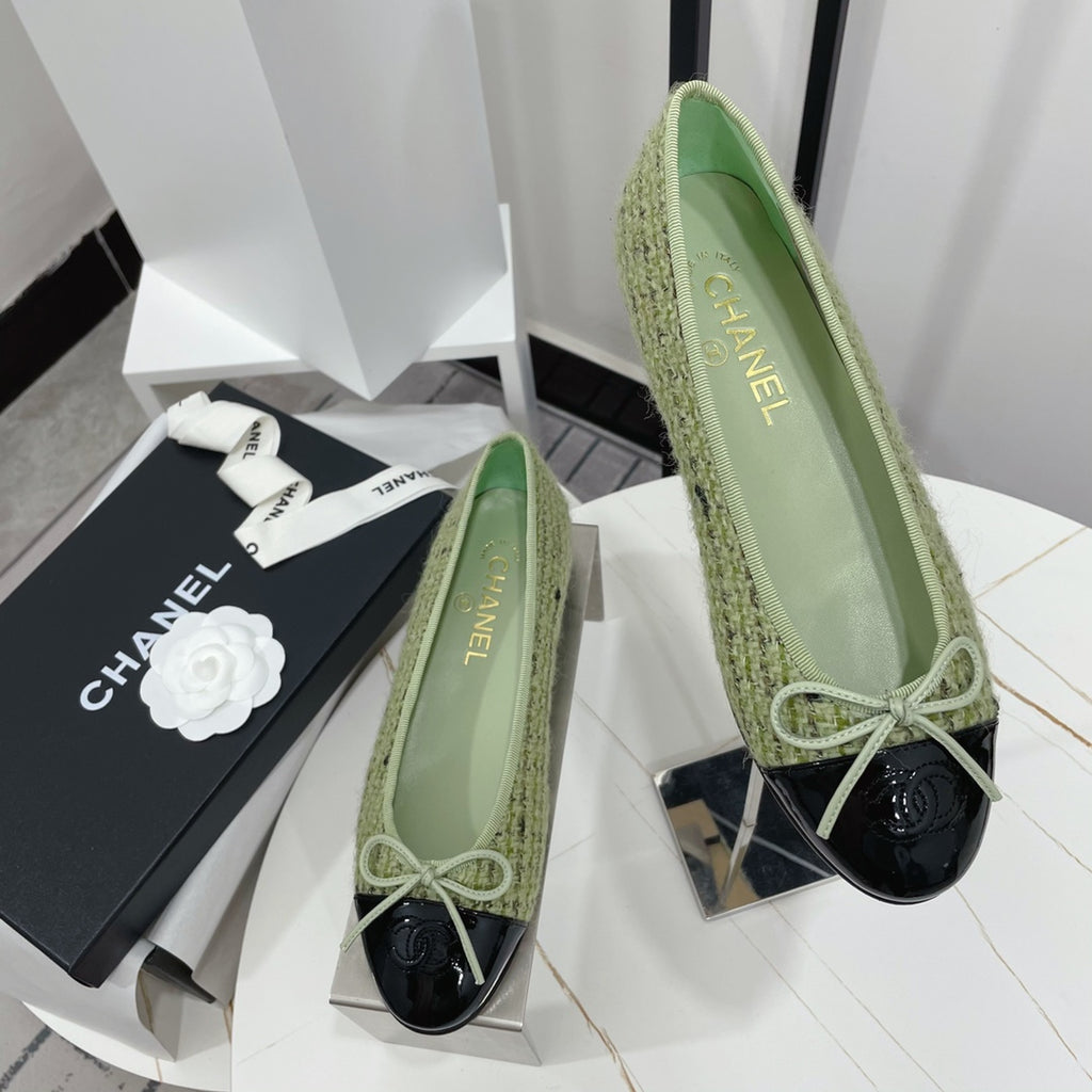 Жіночі лаконічні шкіряні балетки Chanel Ballet рожеві