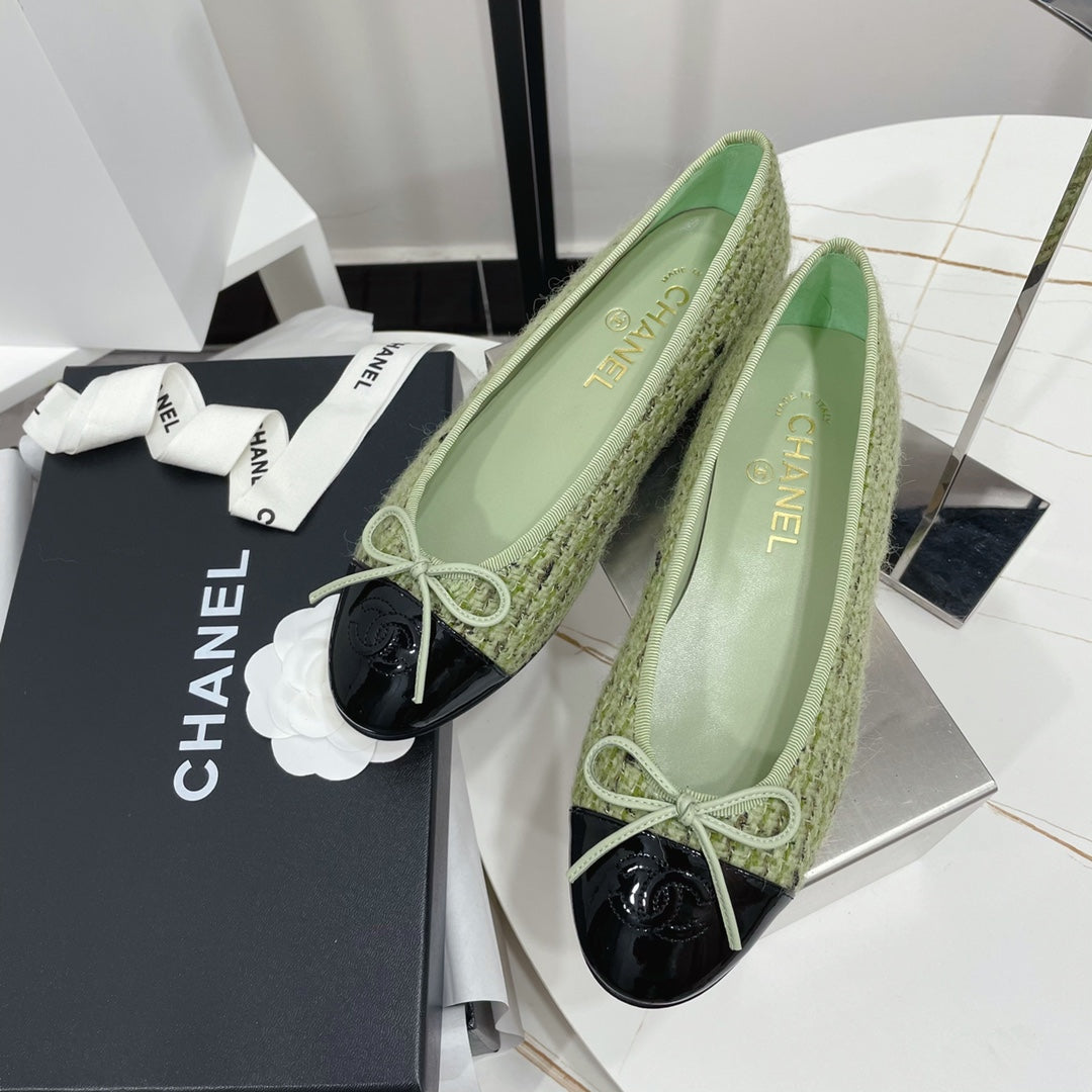 Жіночі лаконічні шкіряні балетки Chanel Ballet рожеві