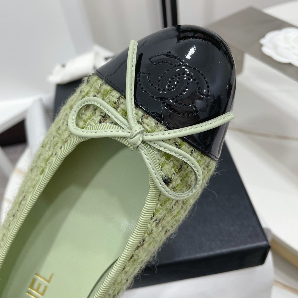 Жіночі лаконічні шкіряні балетки Chanel Ballet рожеві