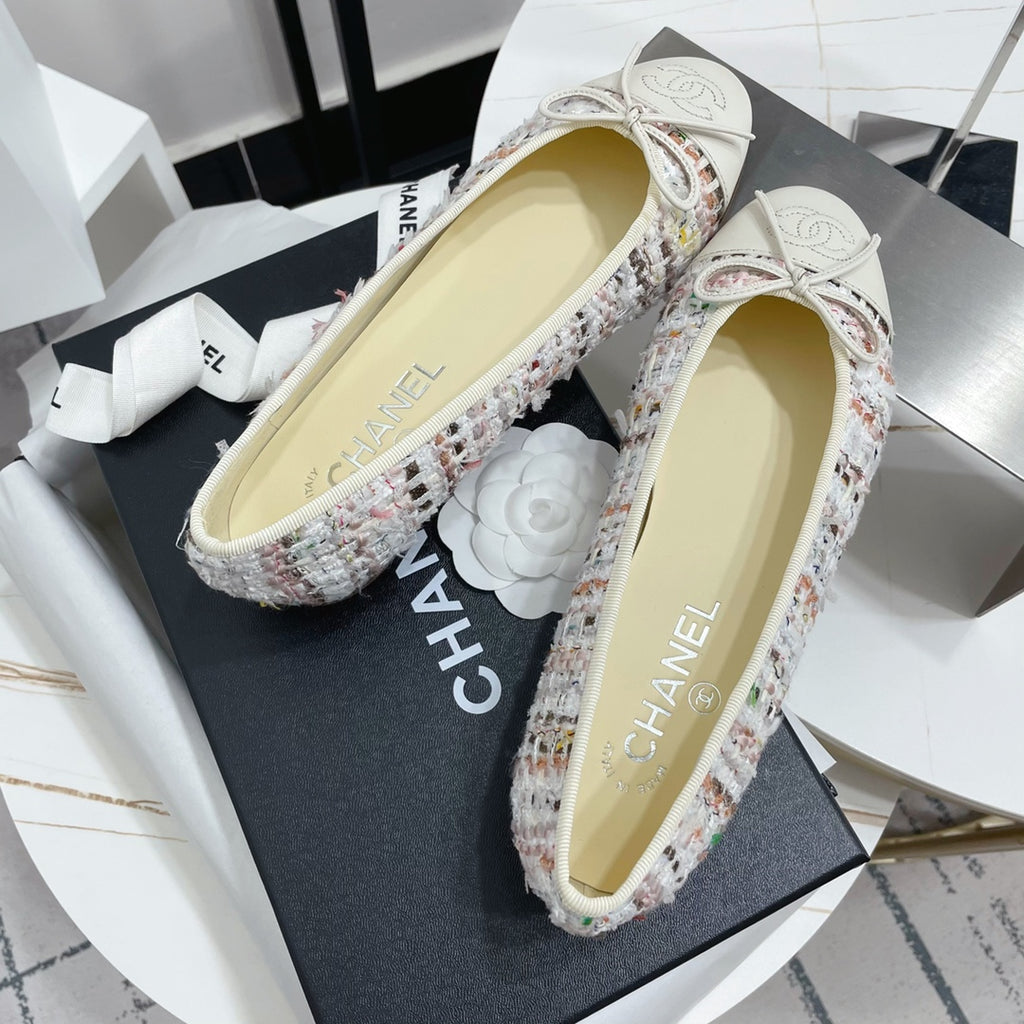 Жіночі лаконічні шкіряні балетки Chanel Ballet рожеві