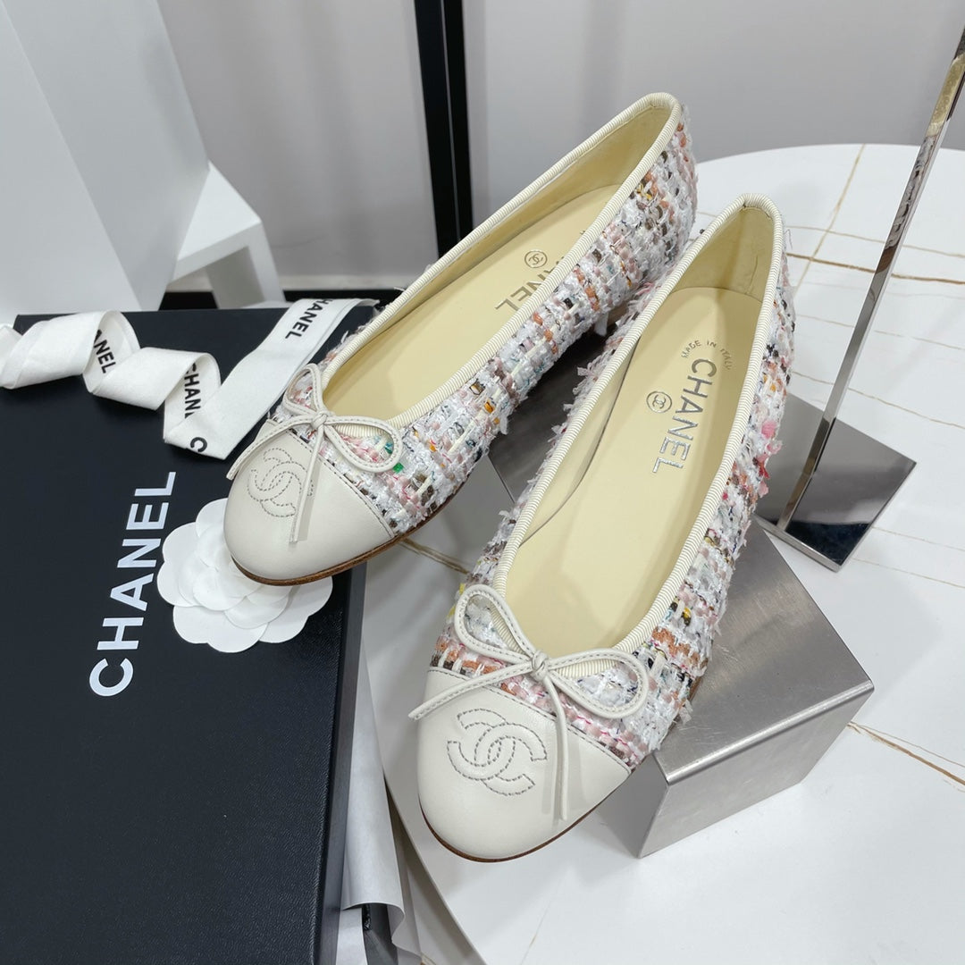 Жіночі лаконічні шкіряні балетки Chanel Ballet рожеві