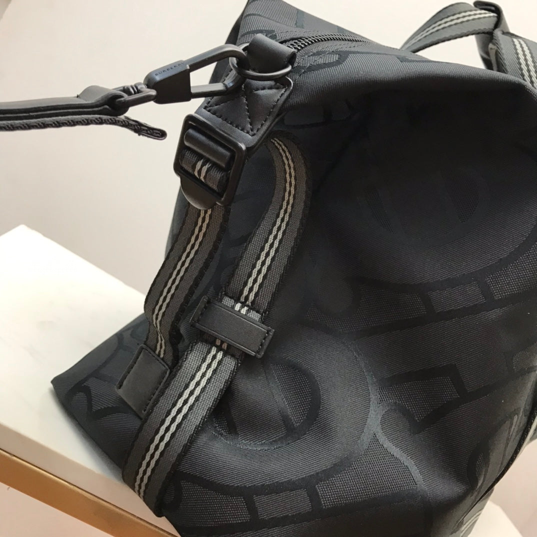 Дорожня сумка Burberry TB з нейлону й натуральної шкіри — фото 4