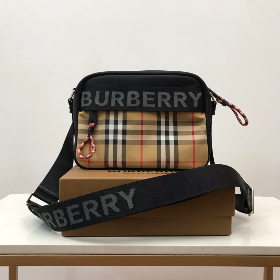 Сумка через плече Burberry з текстилю — фото 1