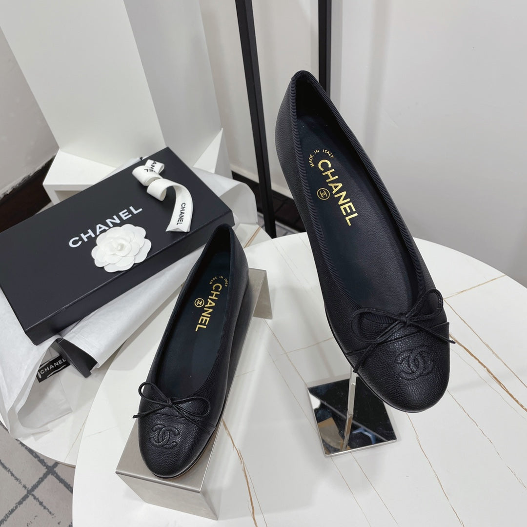 Жіночі лаконічні шкіряні балетки Chanel Ballet рожеві
