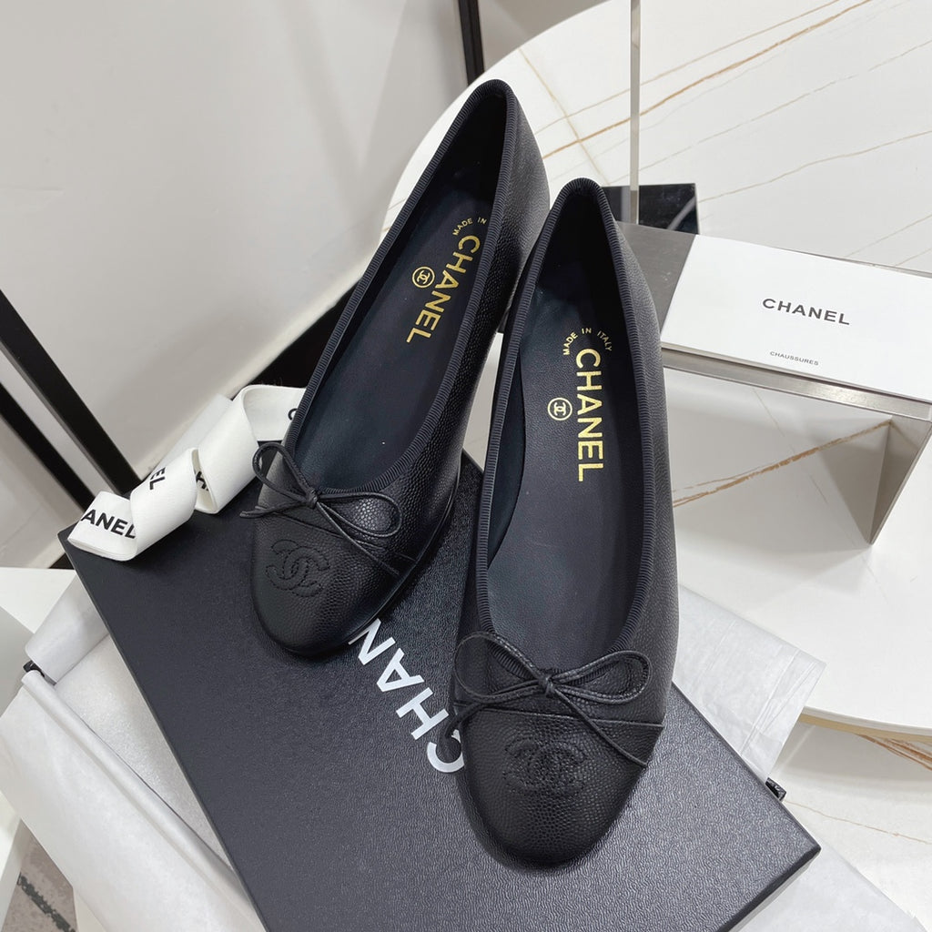 Жіночі лаконічні шкіряні балетки Chanel Ballet рожеві
