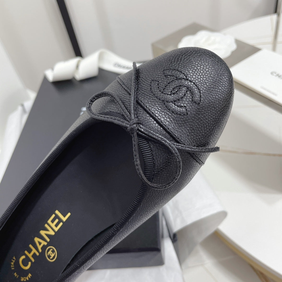 Жіночі лаконічні шкіряні балетки Chanel Ballet рожеві