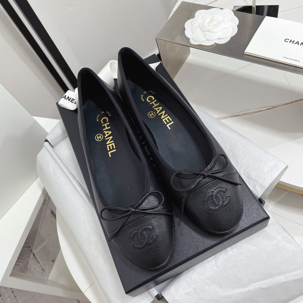 Жіночі лаконічні шкіряні балетки Chanel Ballet рожеві
