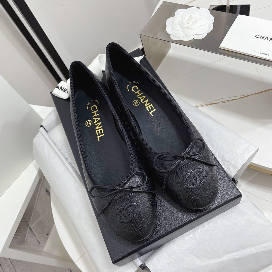 Жіночі лаконічні шкіряні балетки Chanel Ballet рожеві