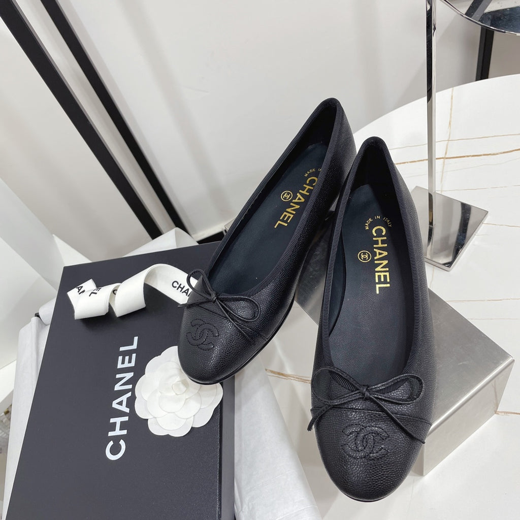 Жіночі лаконічні шкіряні балетки Chanel Ballet рожеві