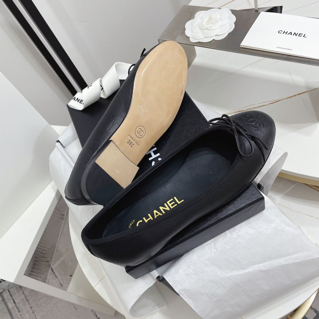 Жіночі лаконічні шкіряні балетки Chanel Ballet рожеві
