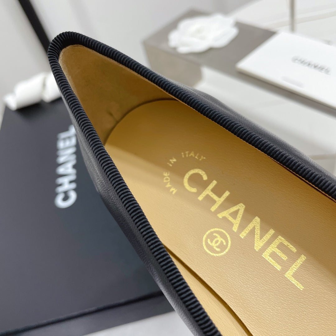 Жіночі лаконічні шкіряні балетки Chanel Ballet рожеві