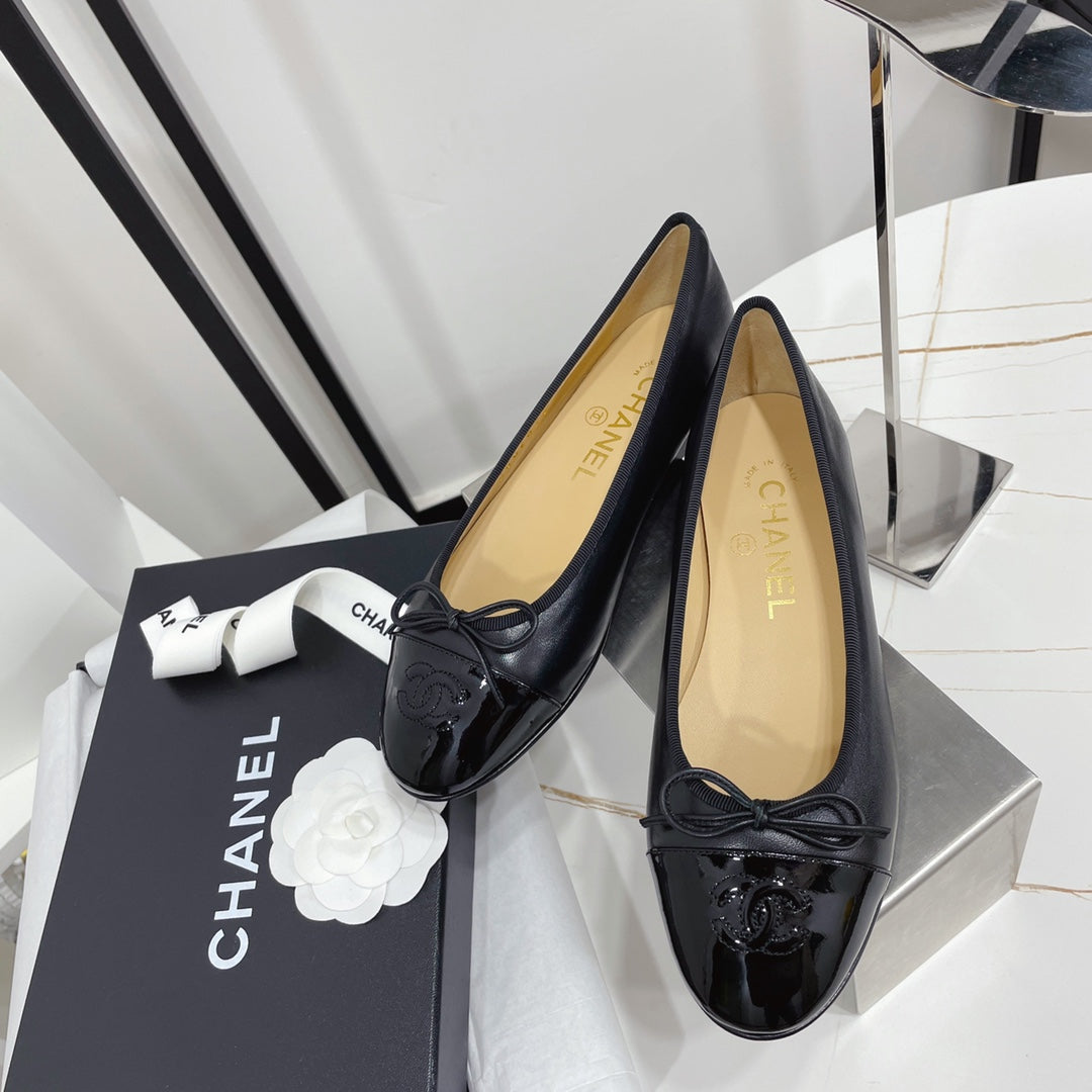 Жіночі лаконічні шкіряні балетки Chanel Ballet рожеві