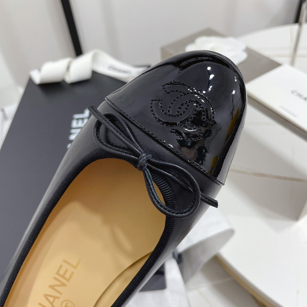 Жіночі лаконічні шкіряні балетки Chanel Ballet рожеві