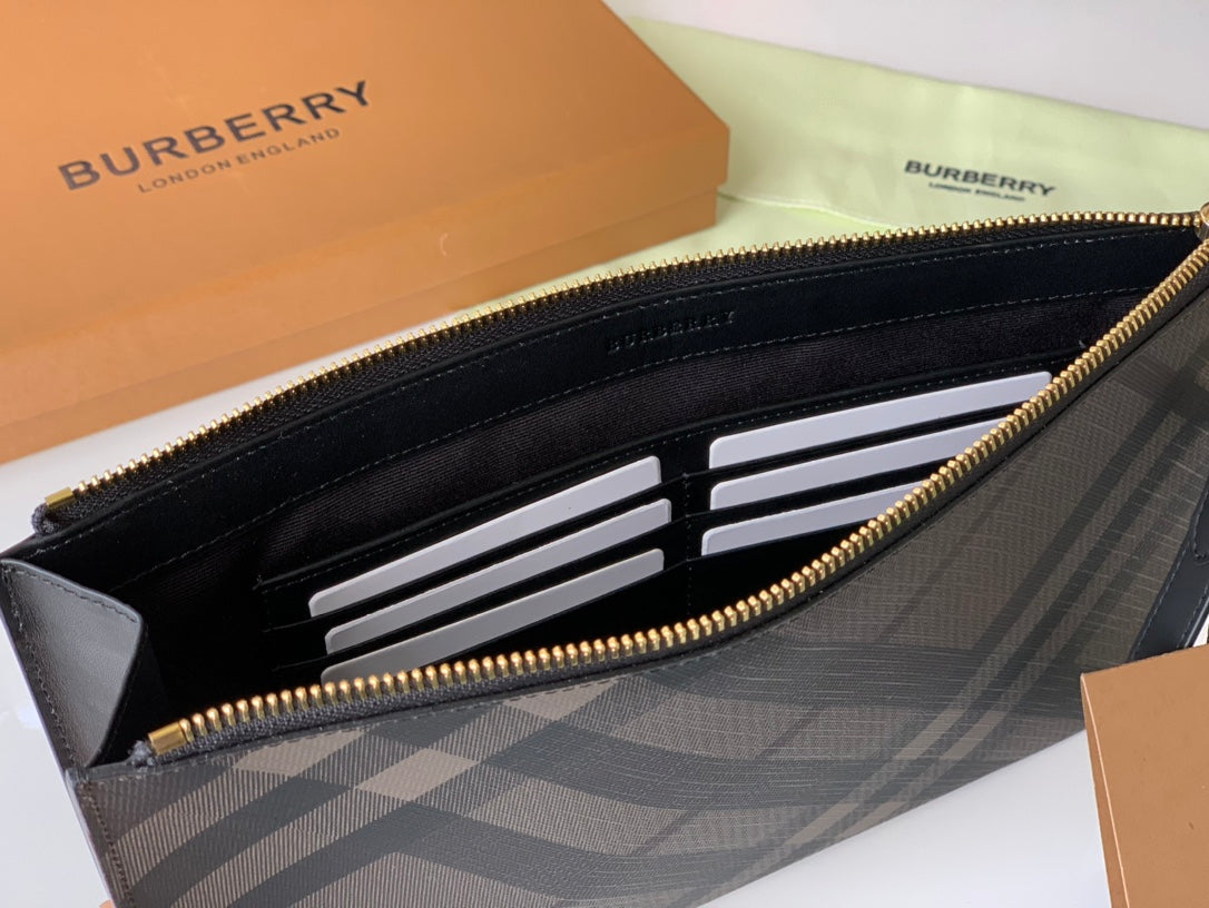 Клатч Burberry London із зернистої натуральної шкіри — фото 8