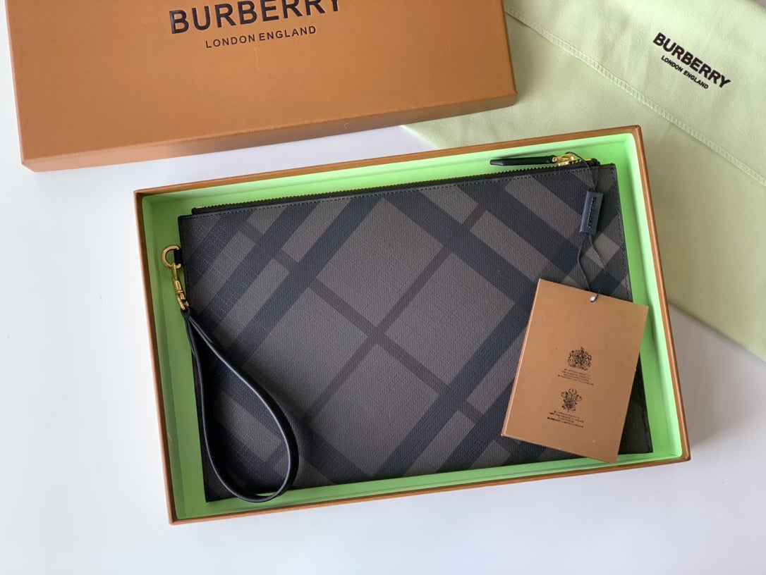 Клатч Burberry London із зернистої натуральної шкіри — фото 1