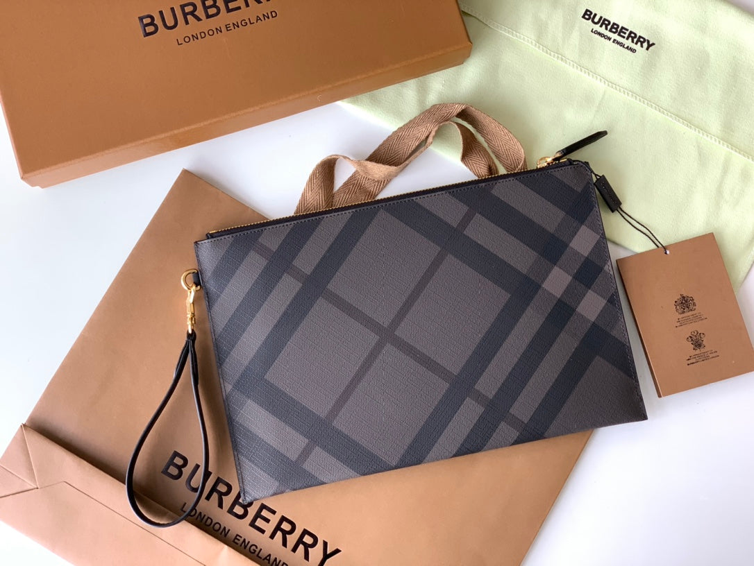 Клатч Burberry London із зернистої натуральної шкіри — фото 2