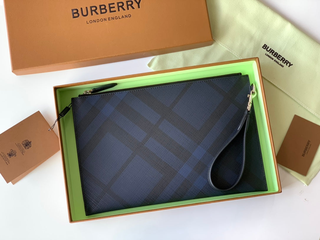 Клатч Burberry London із зернистої натуральної шкіри — фото 1