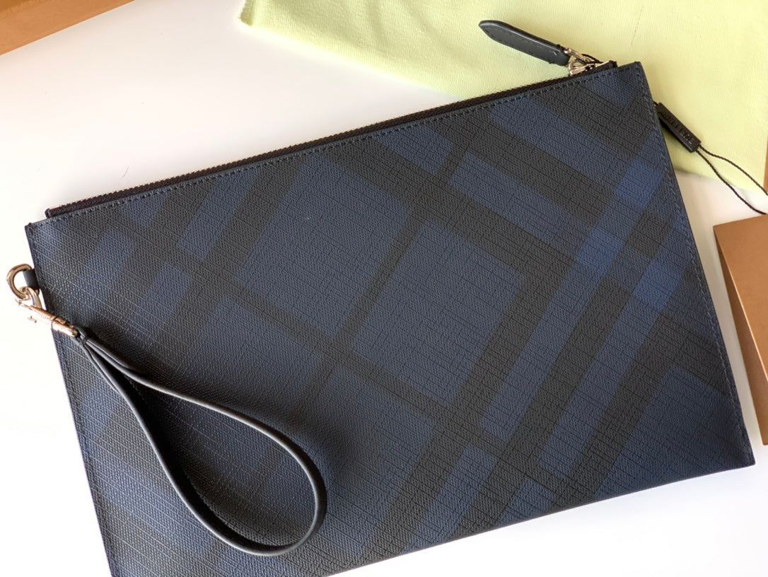 Клатч Burberry London із зернистої натуральної шкіри — фото 4