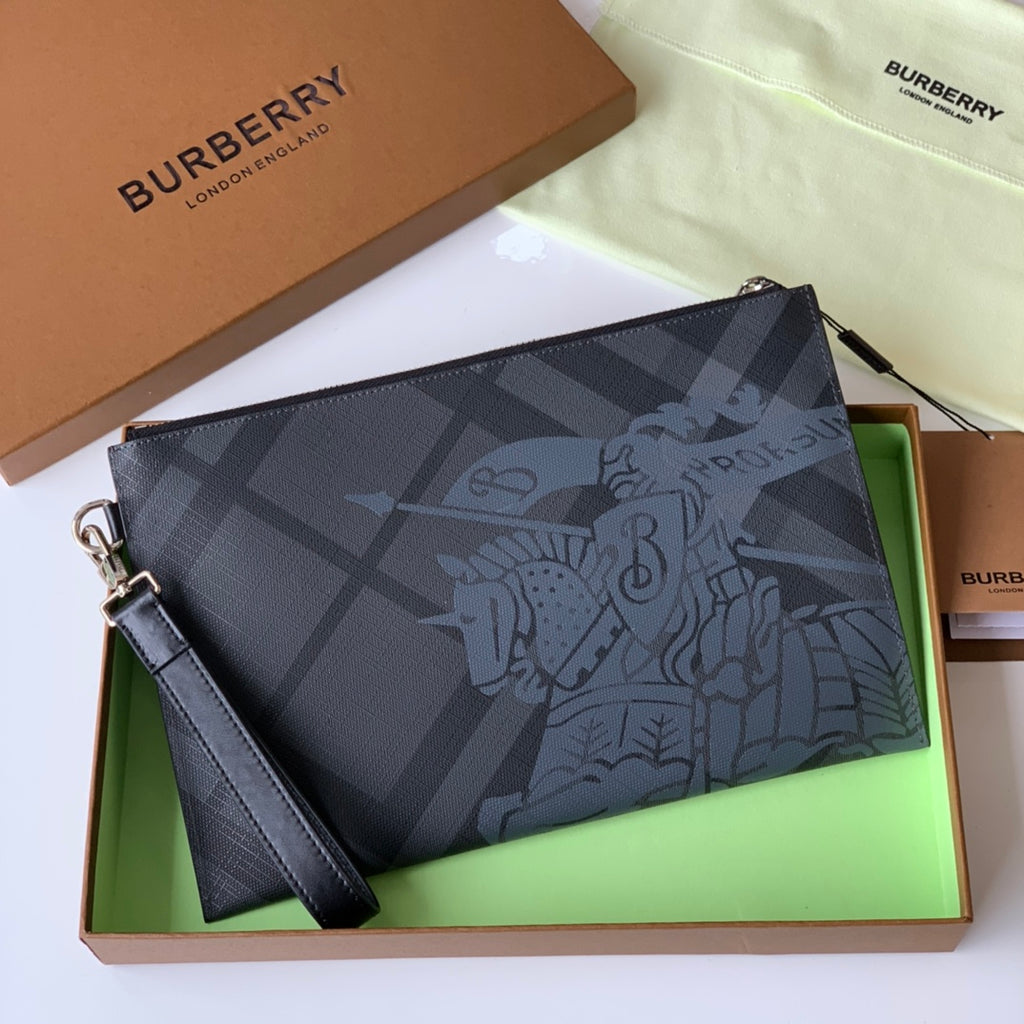 Клатч Burberry London із зернистої натуральної шкіри — фото 1