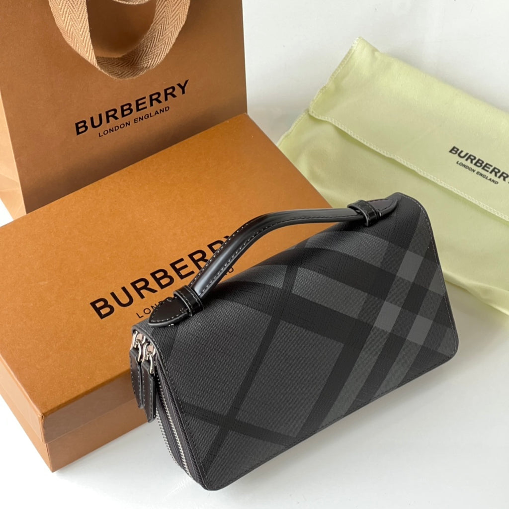 Аксесуар Burberry з натуральної шкіри — фото 1