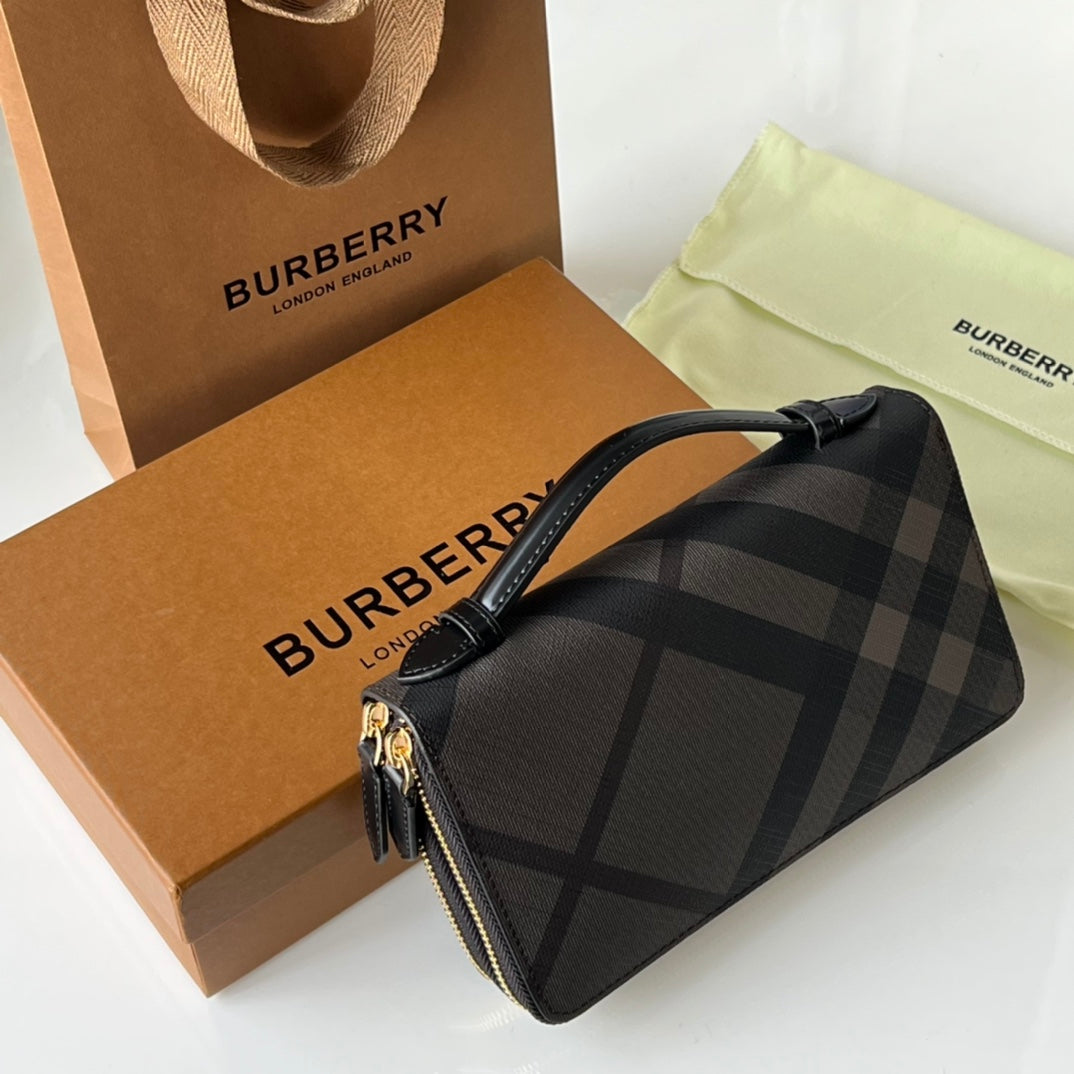 Аксесуар Burberry з натуральної шкіри — фото 1