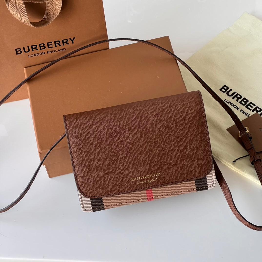Клатч Burberry House із зернистої натуральної шкіри — фото 1