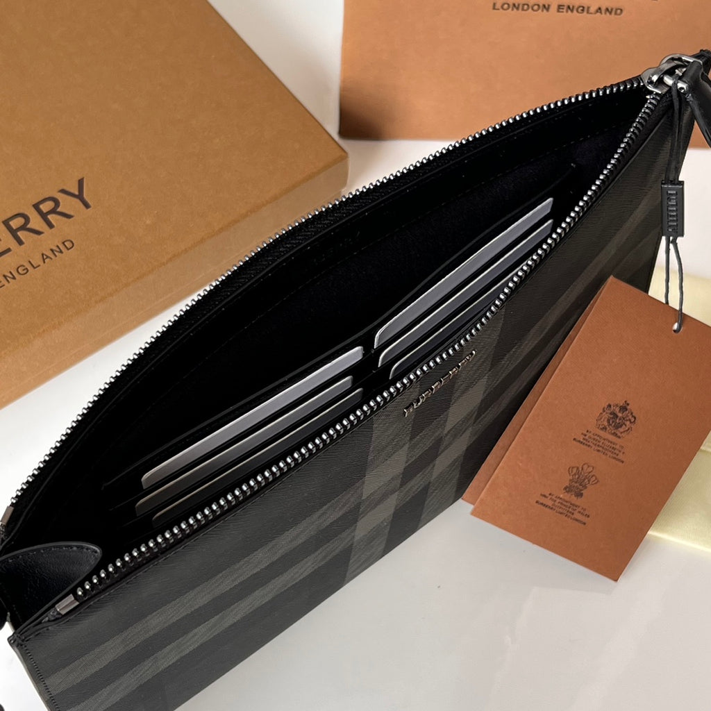 Клатч Burberry London із зернистої натуральної шкіри — фото 7
