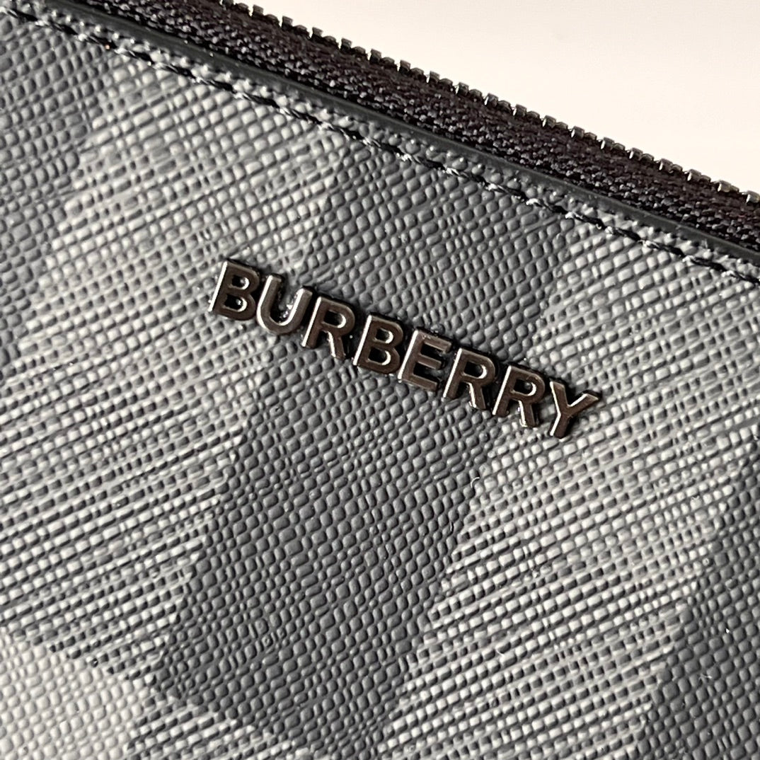 Клатч Burberry London із зернистої натуральної шкіри — фото 5