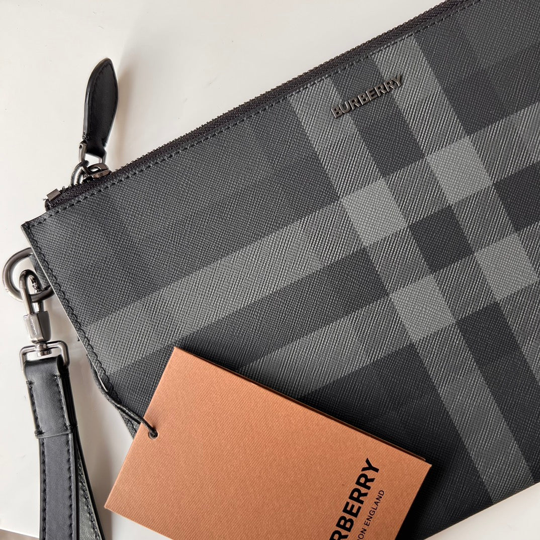 Клатч Burberry London із зернистої натуральної шкіри — фото 4