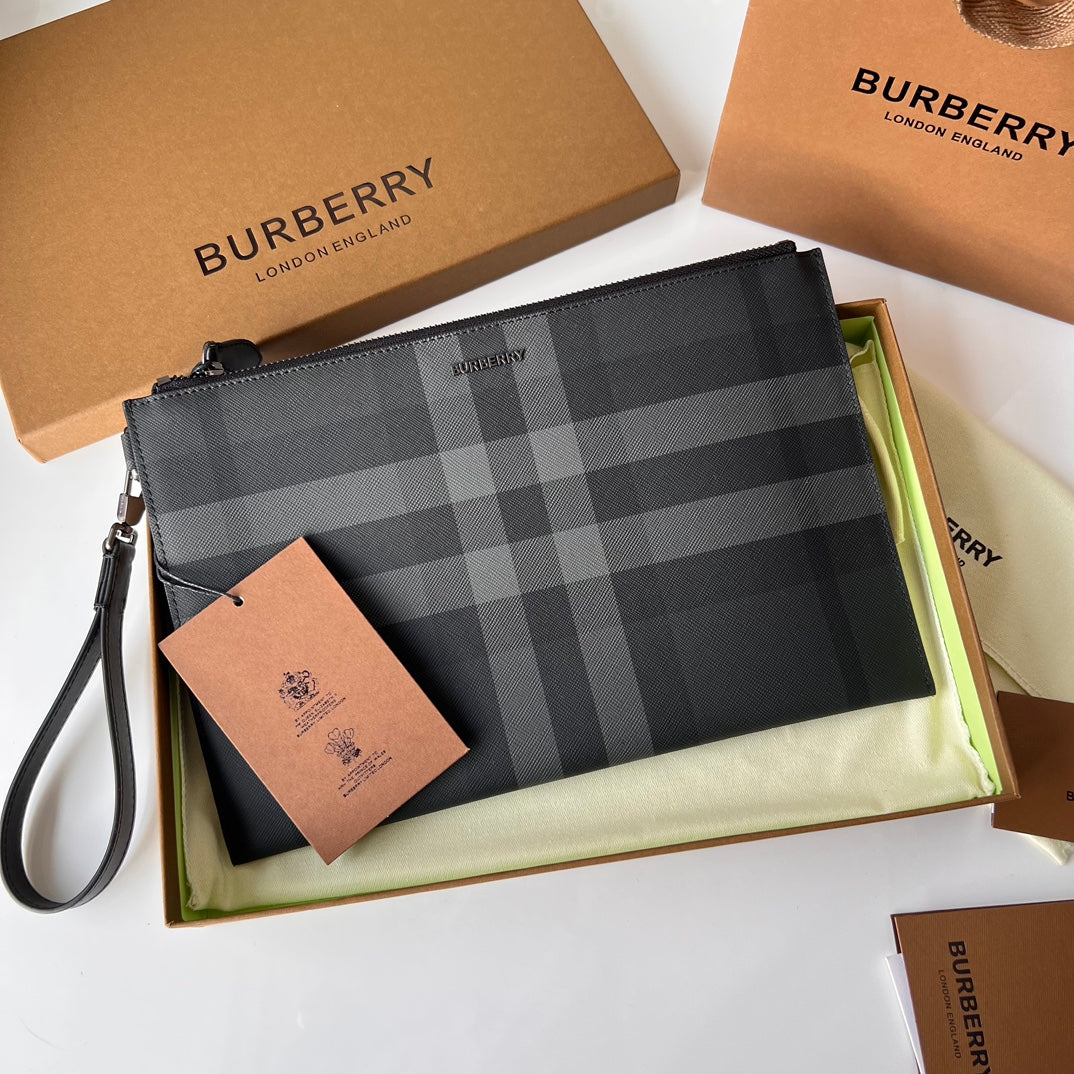 Клатч Burberry London із зернистої натуральної шкіри — фото 1