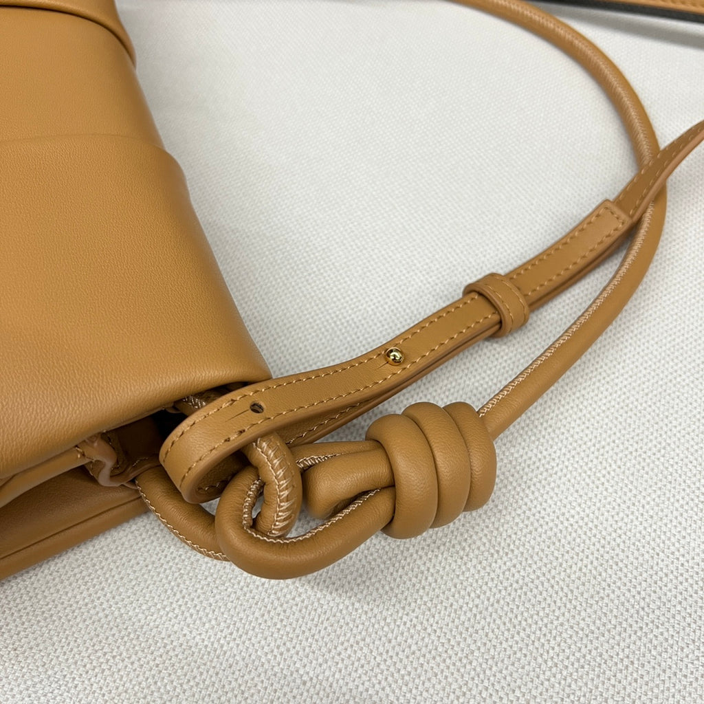 Жіноча сумка Loewe Flamenco Paseo 062317
