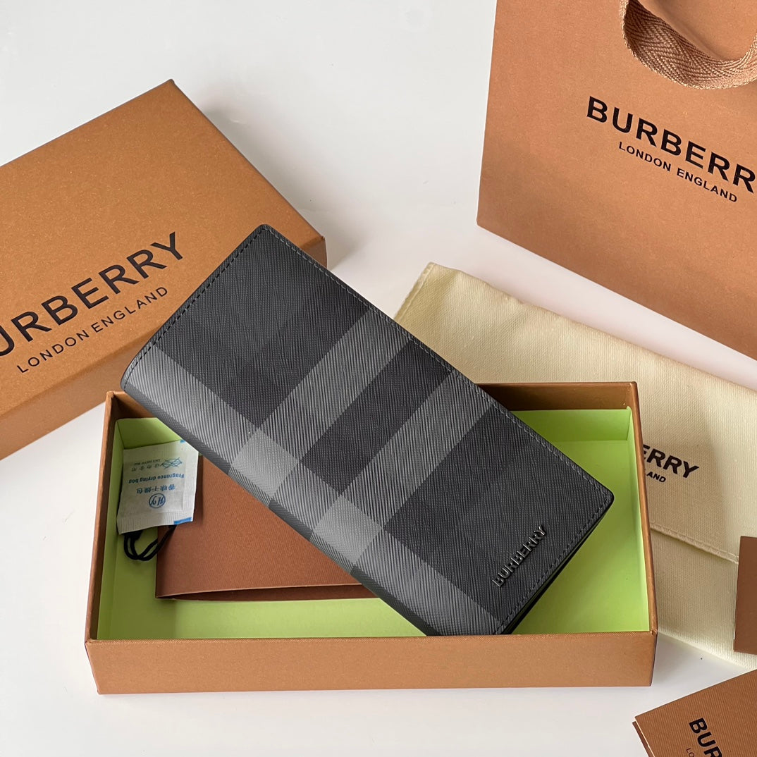 Гаманець Burberry London із зернистої натуральної шкіри — фото 1