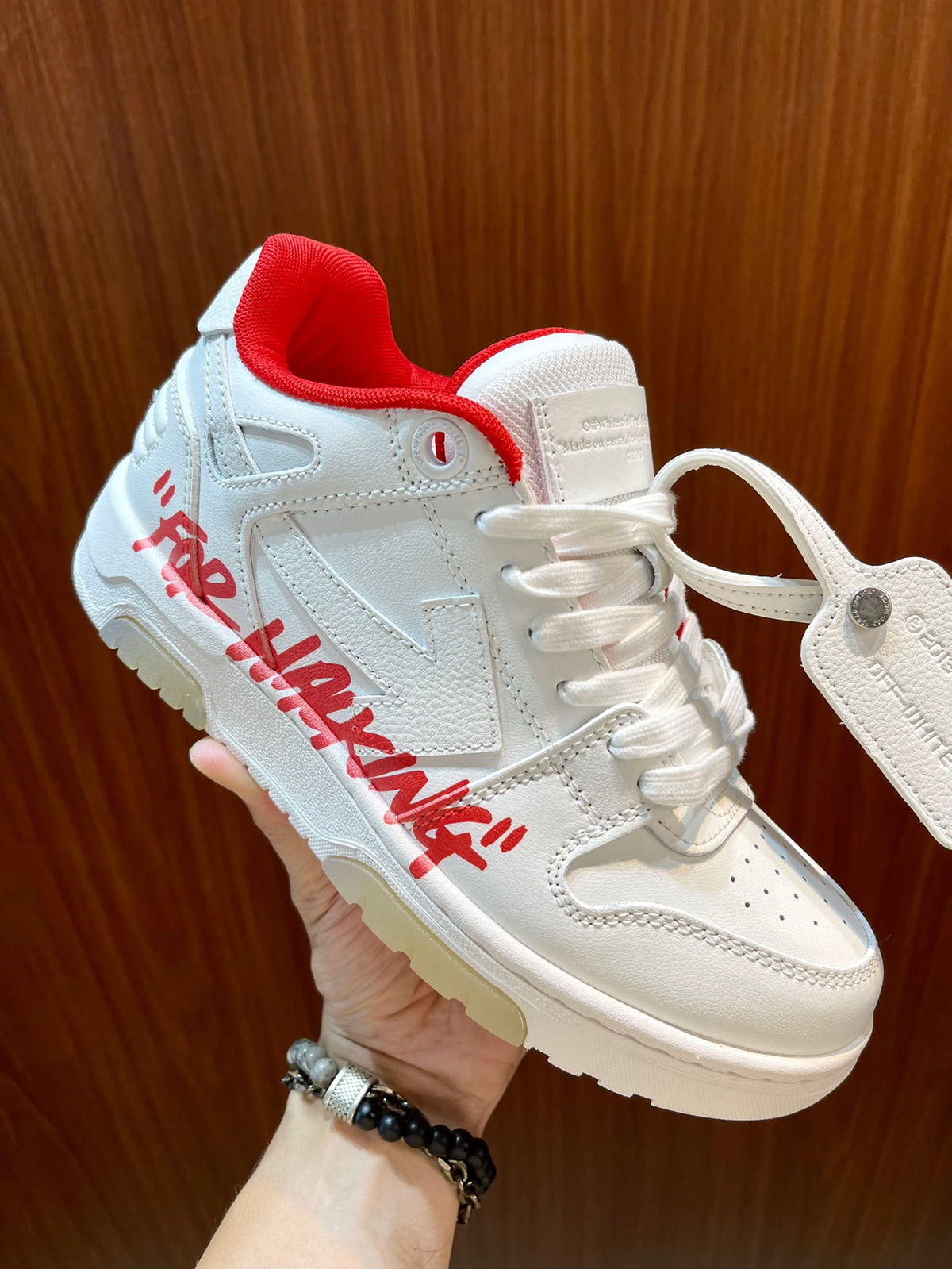 Шкіряні кросівки Off-White Out Of Office — білі з червоним написом