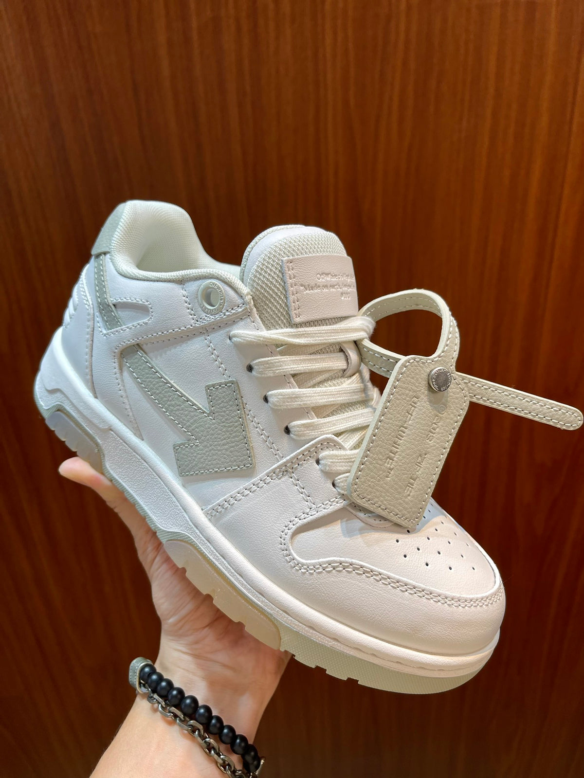 Шкіряні кросівки Off-White Out Of Office — білі з сірими деталями