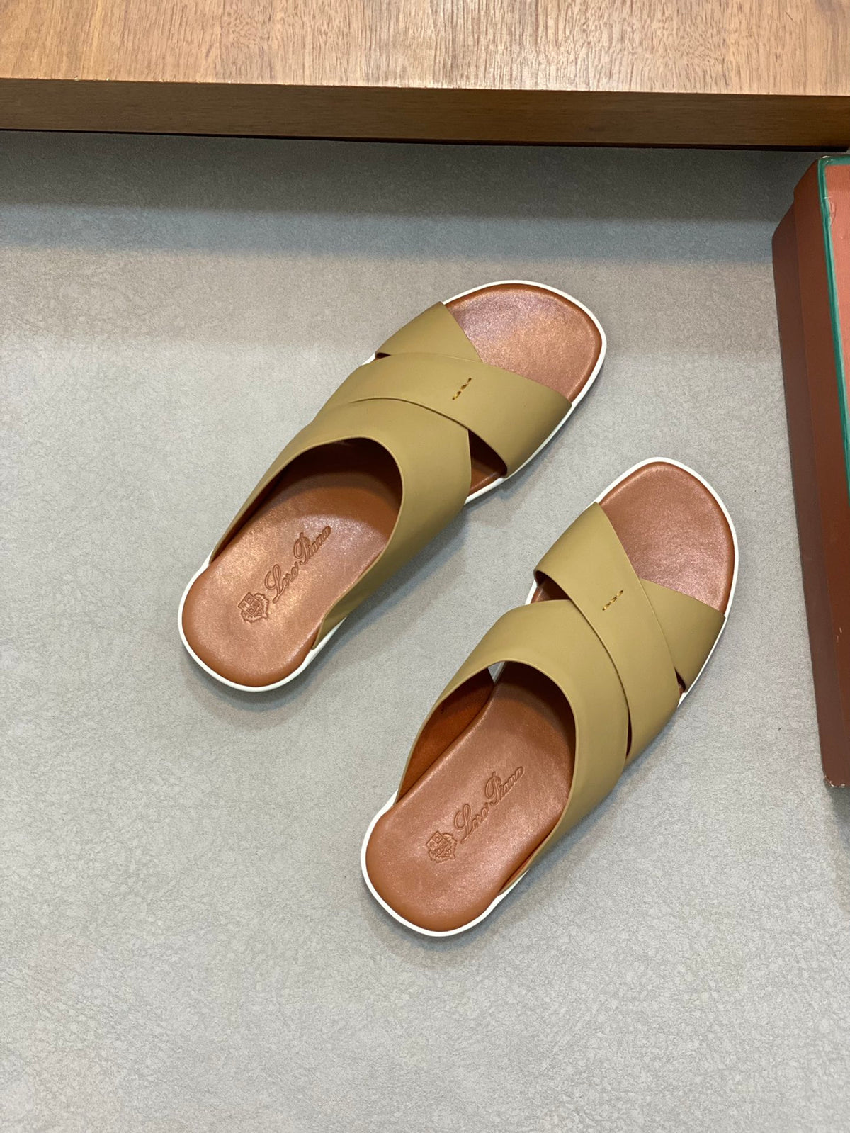 Шкіряні шльопанці Loro Piana