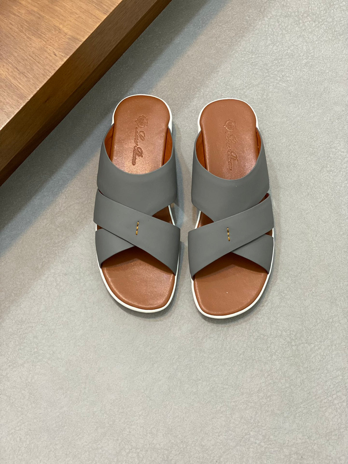 Шкіряні шльопанці Loro Piana