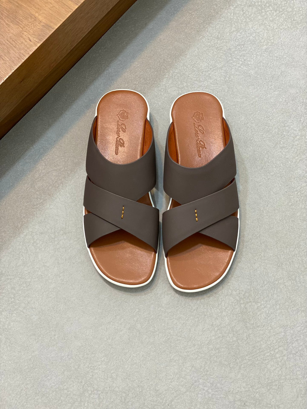 Шкіряні шльопанці Loro Piana