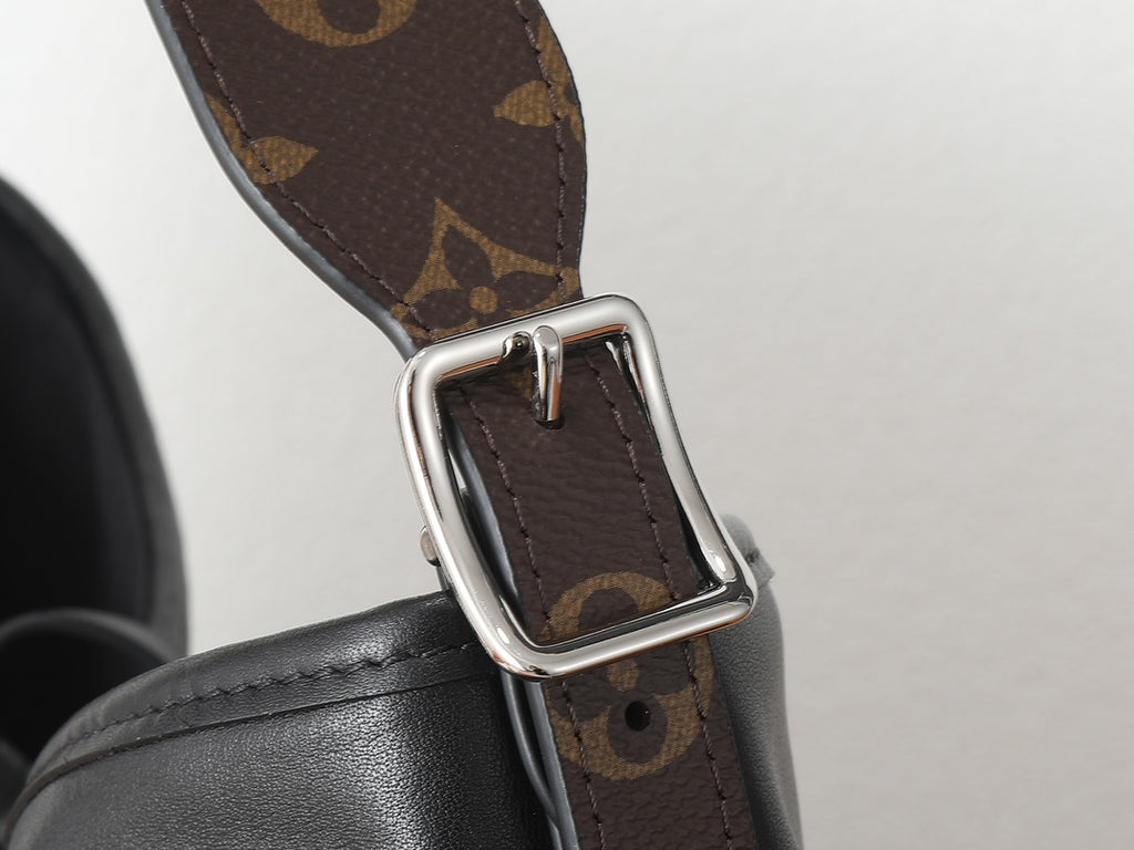 Жіноча сумка Louis Vuitton CarryAll