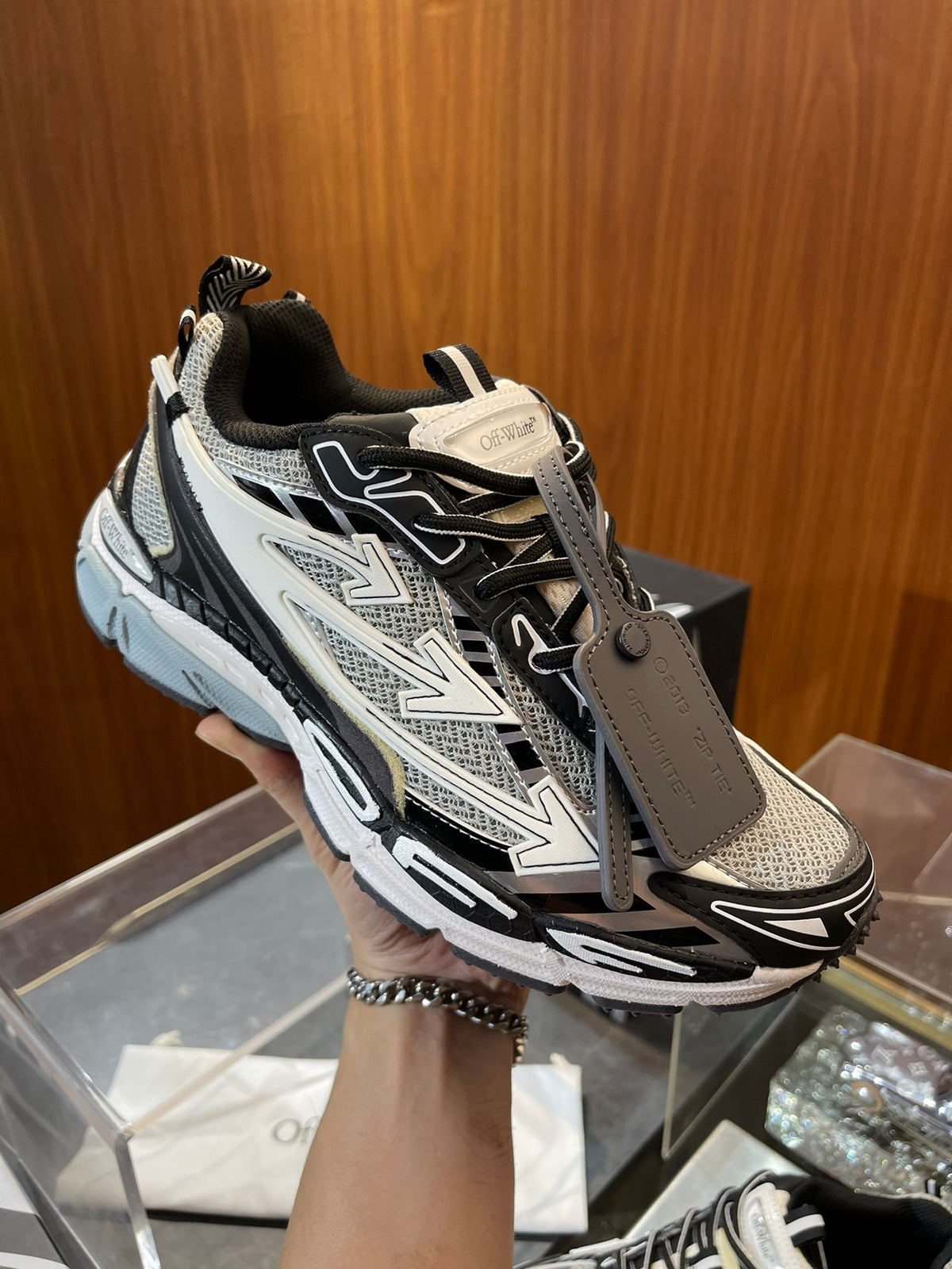 Кросівки Off-White — чорно-сірі