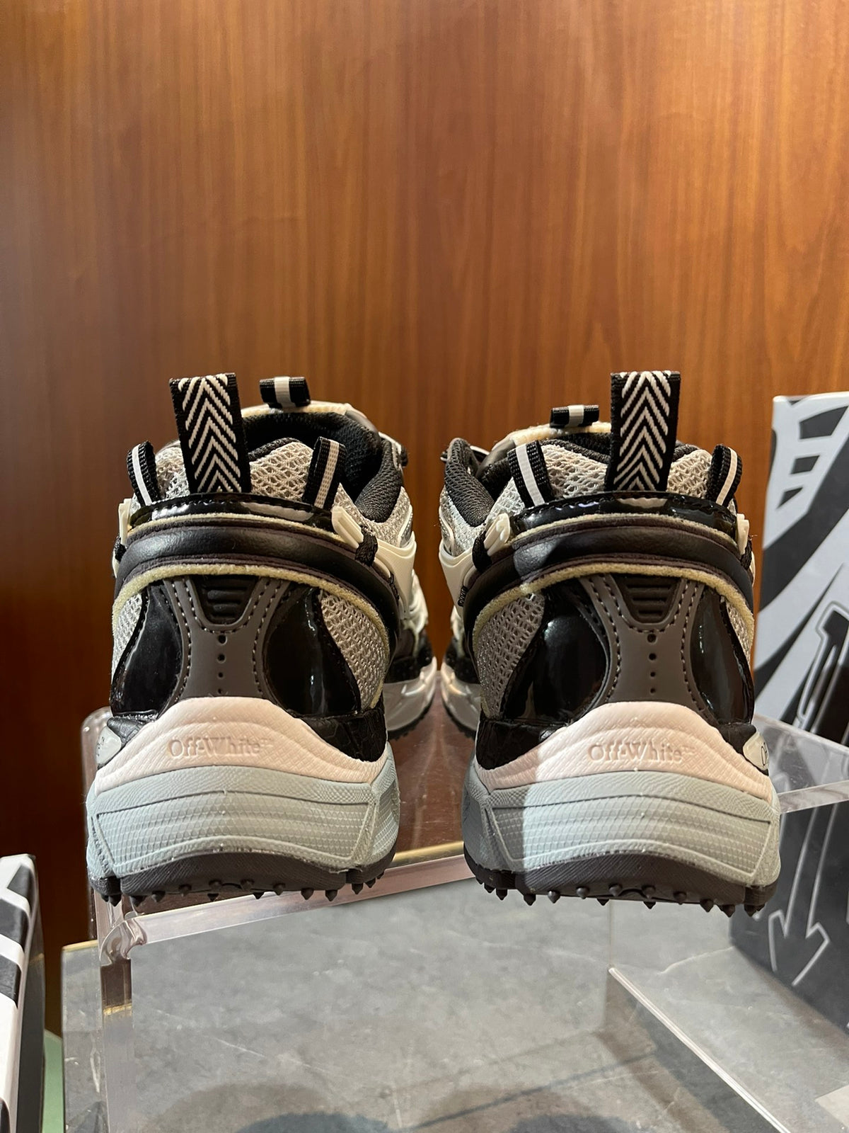 Кросівки Off-White — чорно-сірі