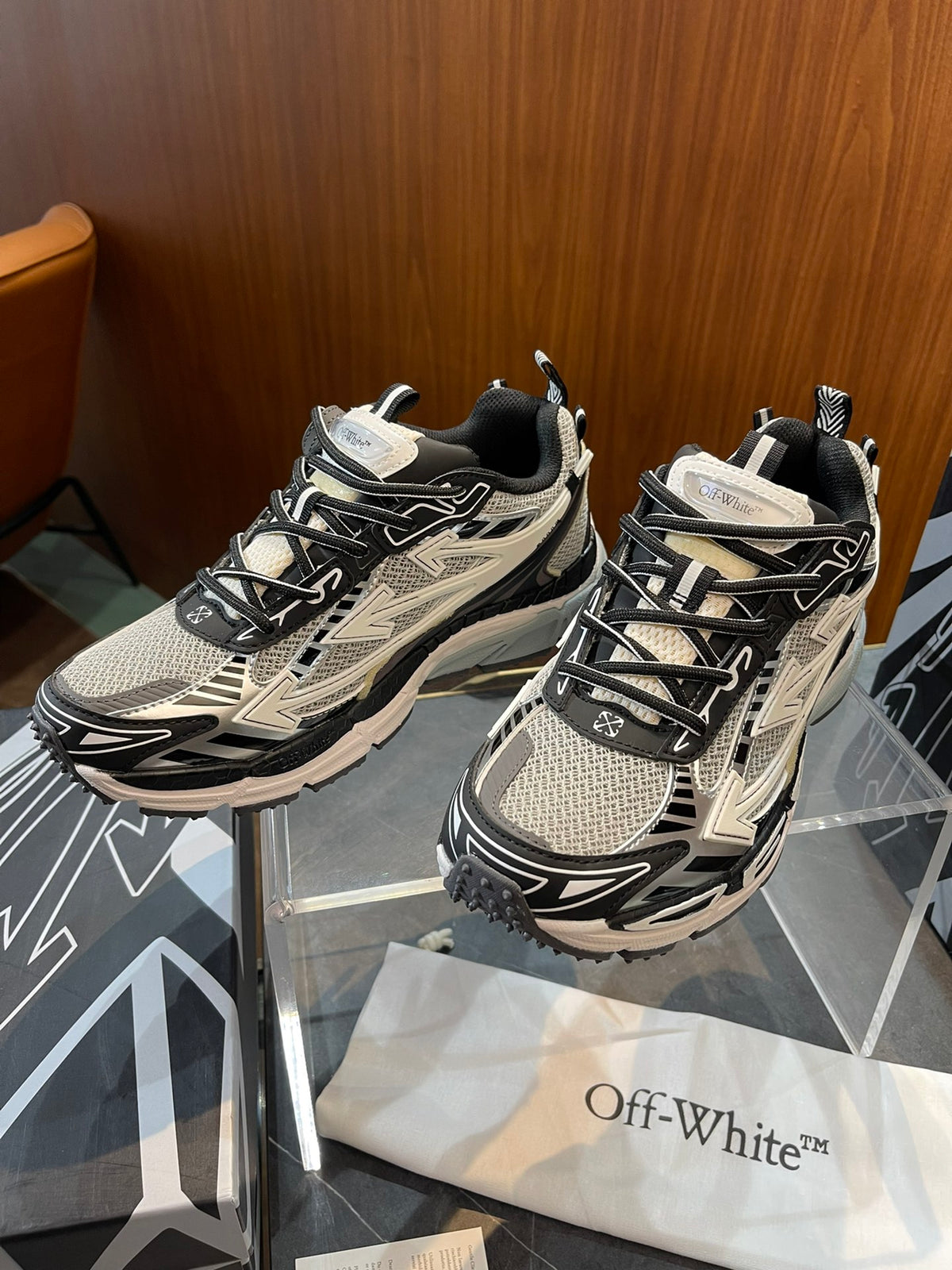 Кросівки Off-White — чорно-сірі